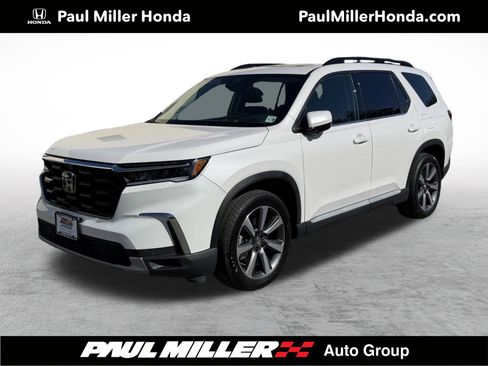 Used 2025 Honda Pilot Elite image 1