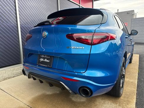Used 2023 Alfa Romeo Stelvio Veloce AWD/4WD image 7