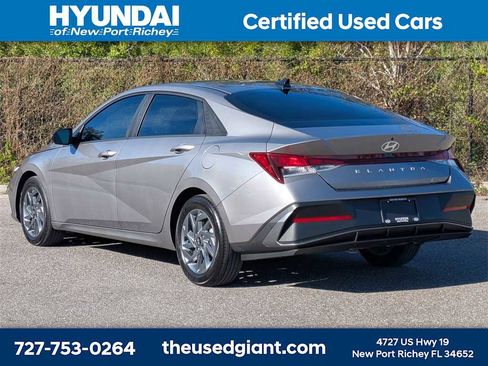 Used 2024 Hyundai Elantra SEL image 3