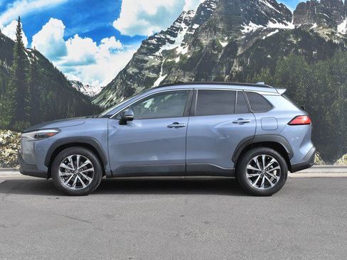 Certified 2022 Toyota Corolla Cross XLE w/ Convenience Package image 7