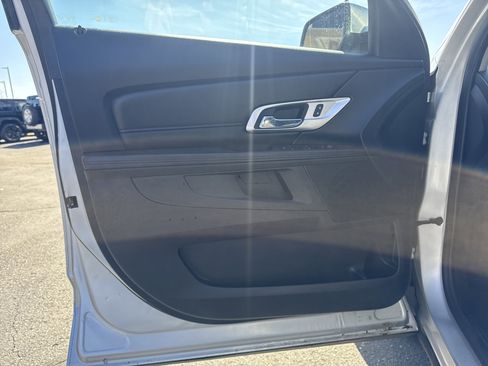 Used 2017 GMC Terrain SLE image 13