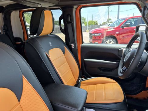 Used 2025 Jeep Gladiator Sport AWD/4WD image 10