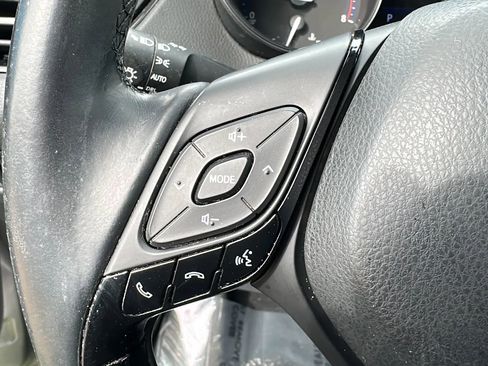 Used 2018 Toyota C-HR XLE image 30