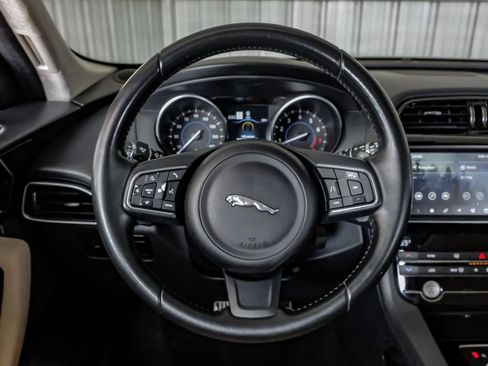 Used 2019 Jaguar F-PACE Premium AWD/4WD image 15