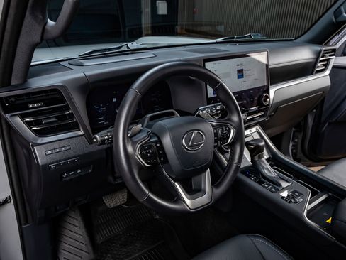 Used 2024 Lexus GX 550 w/ Accessory Package (Z1) AWD/4WD image 17