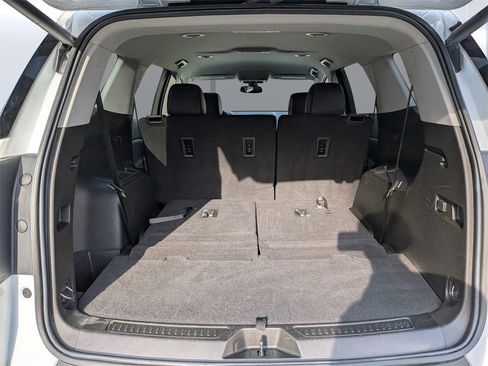 Used 2023 GMC Acadia SLT image 12