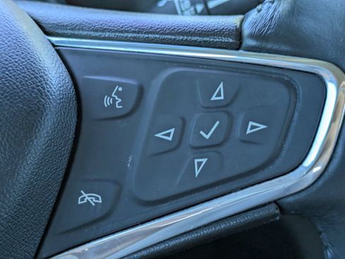 Used 2020 Chevrolet Equinox Premier FWD image 33