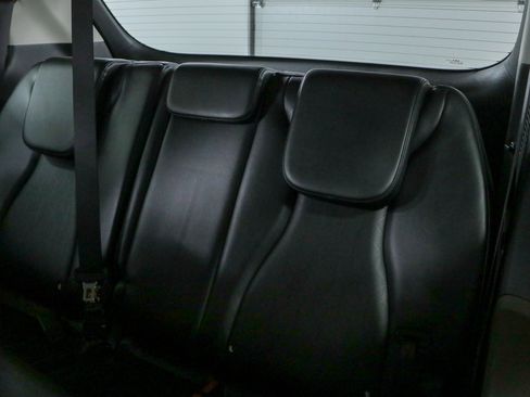 Used 2025 Kia Carnival FWD image 26