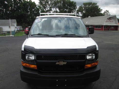 Used 2016 Chevrolet Express 2500 RWD image 8