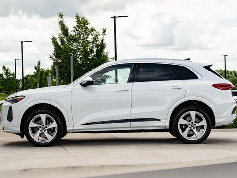 Certified 2025 Audi Q5 Premium Plus w/ Premium Plus AWD/4WD image 6