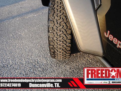 Used 2024 Jeep Wrangler Rubicon AWD/4WD image 38