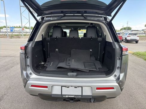 Certified 2025 Nissan Pathfinder SL w/ SL Premium Package FWD image 15