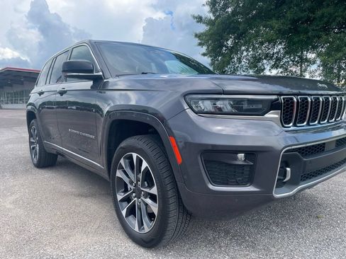 Used 2023 Jeep Grand Cherokee Overland AWD/4WD image 10