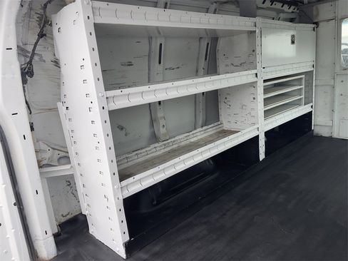 Used 2010 Chevrolet Express 2500 image 15