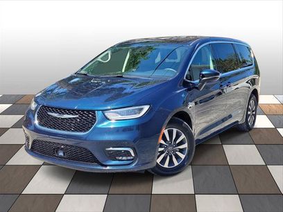 Used 2023 Chrysler Pacifica Touring-L