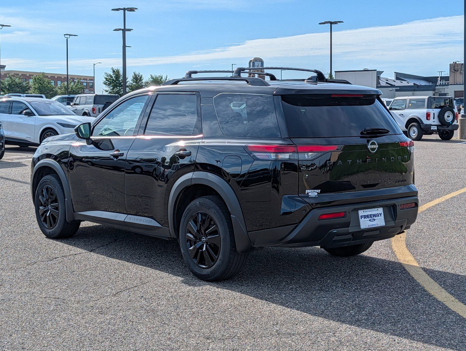 Used 2023 Nissan Pathfinder SV w/ Black Appearance Package AWD/4WD image 3