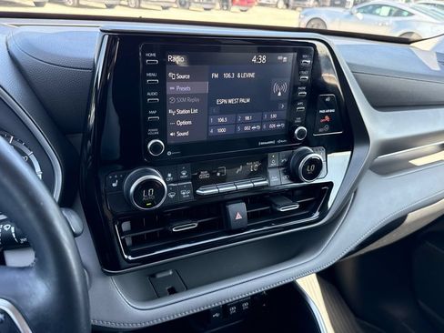 Used 2021 Toyota Highlander XLE FWD image 20