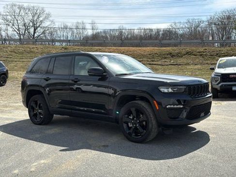 Certified 2024 Jeep Grand Cherokee Limited w/ Black Appearance Package image 2