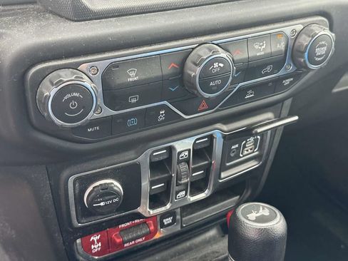 Used 2022 Jeep Wrangler Unlimited Rubicon 4xe AWD/4WD image 28
