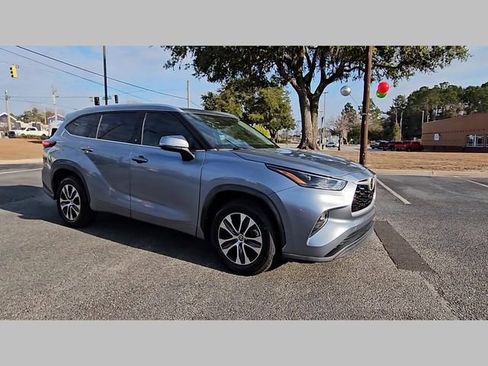 Used 2022 Toyota Highlander XLE image 36