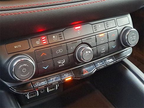 Used 2024 Dodge Durango GT image 15