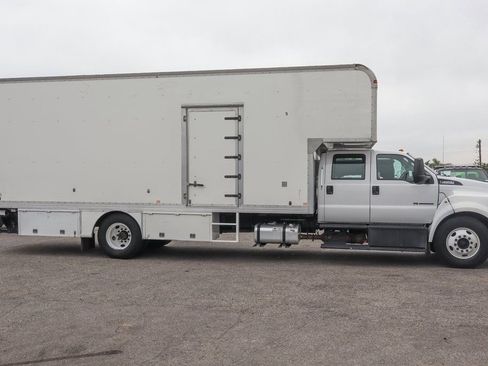 Used 2016 Ford F650 2WD Crew Cab Super Duty image 14
