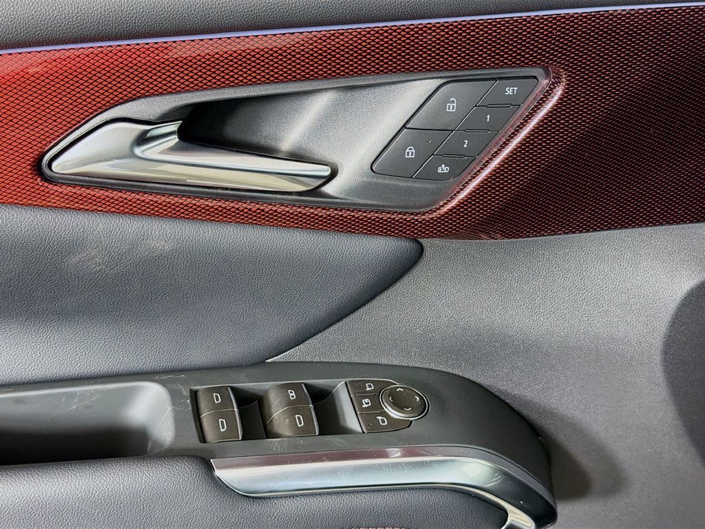 New 2026 Chevrolet Traverse RS w/ LPO, Floor Liner Package AWD/4WD image 17