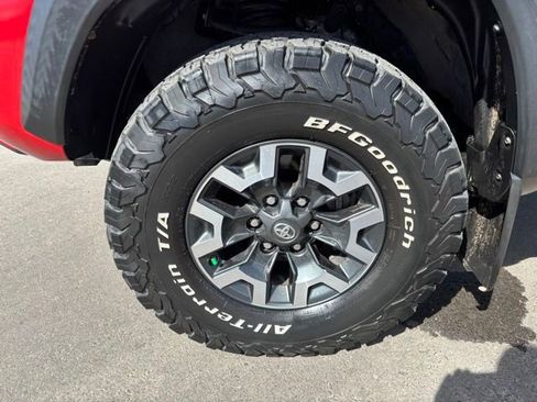 Used 2019 Toyota Tacoma TRD Off-Road AWD/4WD image 11