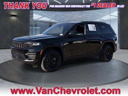 Used 2025 Jeep Grand Cherokee Altitude AWD/4WD image 1