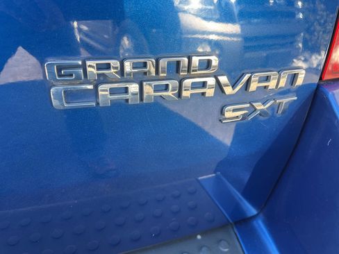 Used 2010 Dodge Grand Caravan SXT image 9