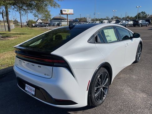 New 2026 Toyota Prius XLE image 7