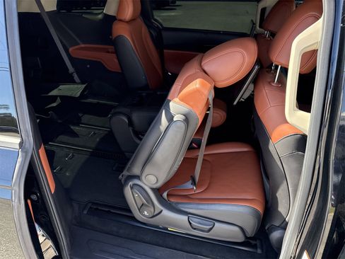 Used 2022 Kia Carnival SX image 31