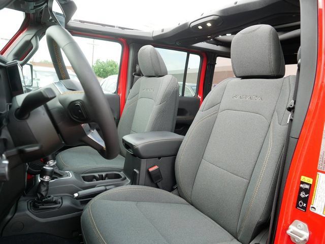 Used 2024 Jeep Wrangler Unlimited Sahara w/ Safety Group AWD/4WD image 15