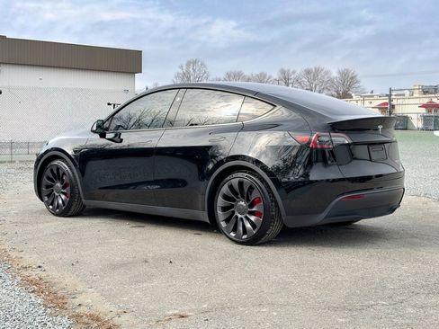 Used 2023 Tesla Model Y Performance image 2