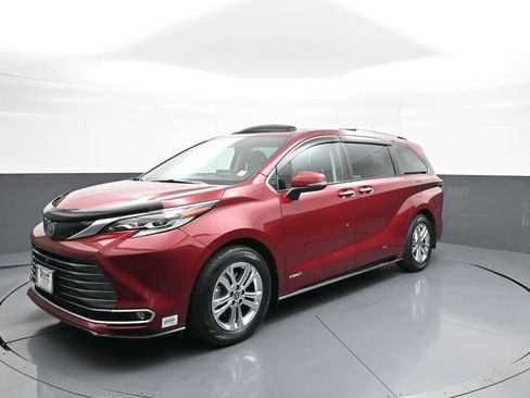 Used 2021 Toyota Sienna Platinum AWD/4WD image 10