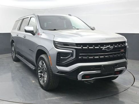 Used 2025 Chevrolet Suburban Z71 AWD/4WD image 9