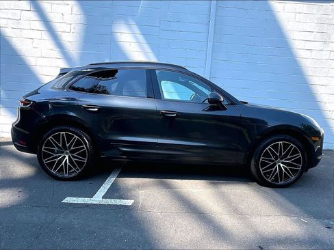 Certified 2025 Porsche Macan AWD/4WD image 6