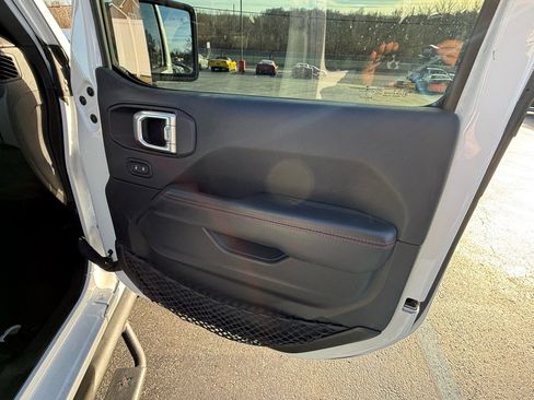 Used 2019 Jeep Wrangler Unlimited Rubicon w/ Dual Top Group image 40