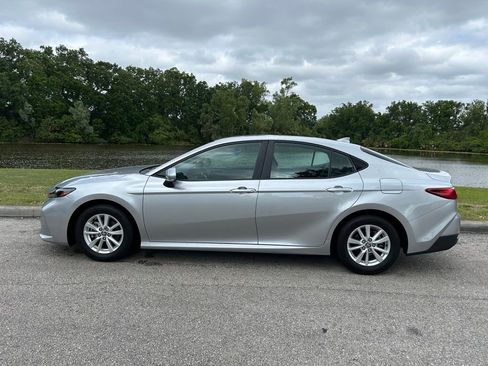 Used 2025 Toyota Camry LE w/ Convenience Package image 2