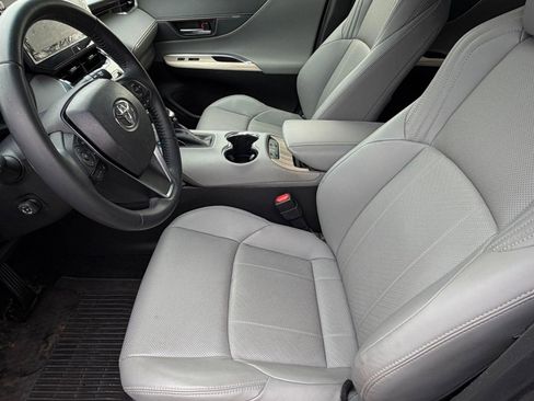 Used 2021 Toyota Venza Limited w/ Advanced Technology Package image 5