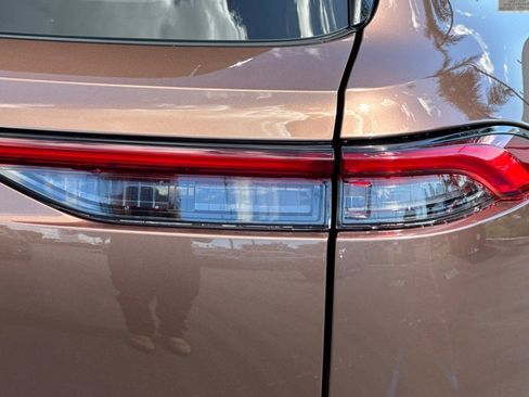 Certified 2025 Toyota Crown Signia image 36