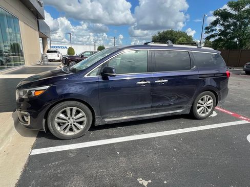 Used 2018 Kia Sedona SX Limited FWD image 2