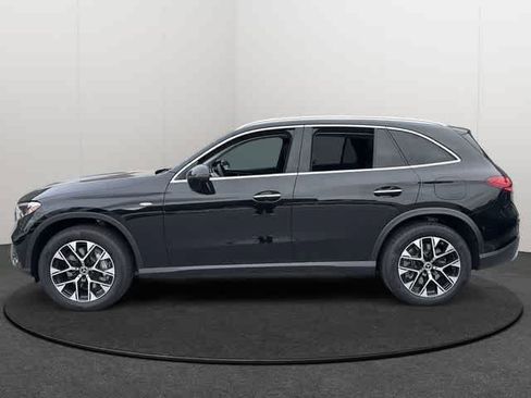 Used 2025 Mercedes-Benz GLC 350e 4MATIC image 3