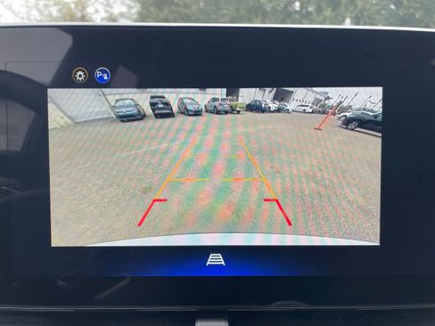 Used 2025 Chevrolet Equinox LT image 17