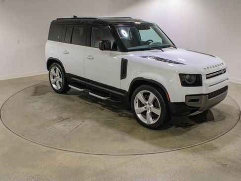 Used 2024 Land Rover Defender 110 X-Dynamic SE image 7