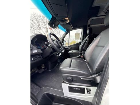 Used 2023 Mercedes-Benz Sprinter 2500 image 10