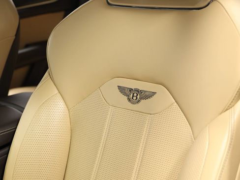 Used 2021 Bentley Bentayga AWD/4WD image 21