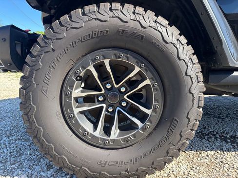 Used 2024 Jeep Wrangler Unlimited Rubicon AWD/4WD image 28