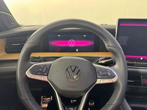 Used 2025 Volkswagen Tiguan SEL R-Line AWD/4WD image 12