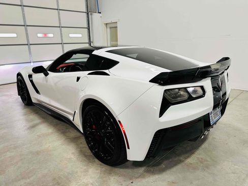 Used 2016 Chevrolet Corvette Z06 w/ 3LZ Preferred Equipment Group image 27